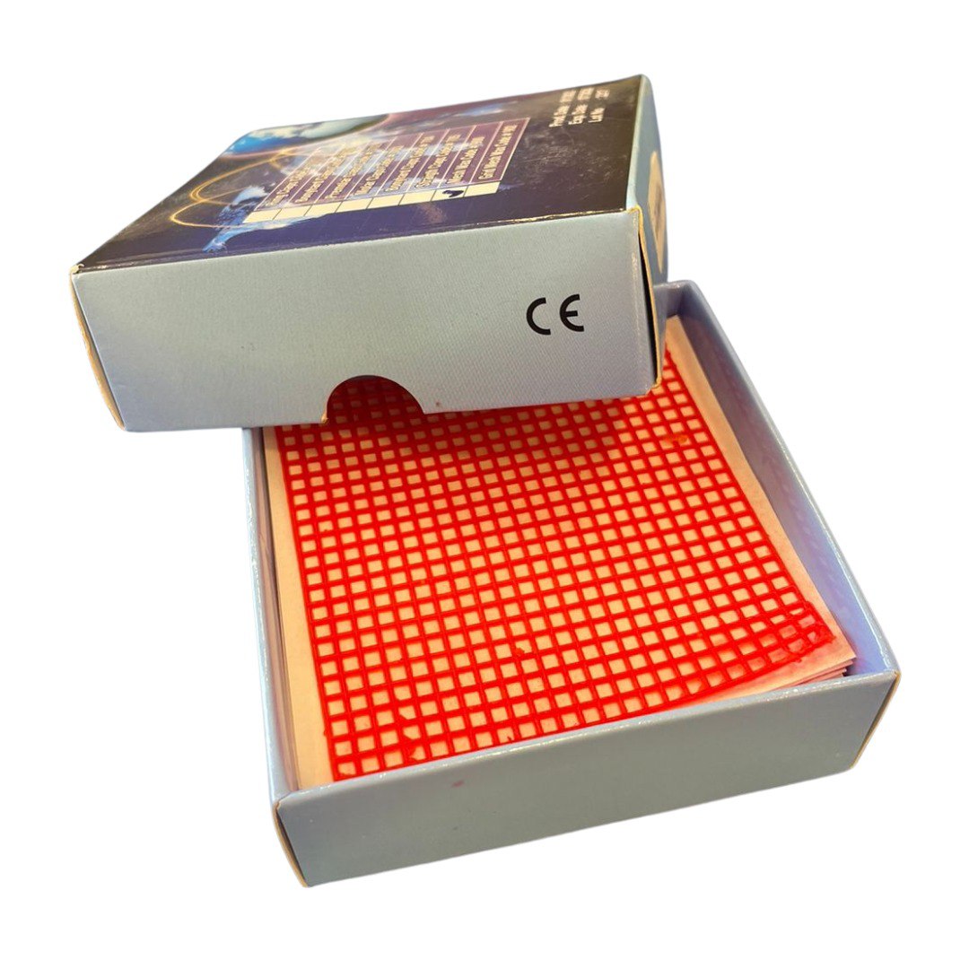 Open box containing a red checkered mat with CE marking on the box.